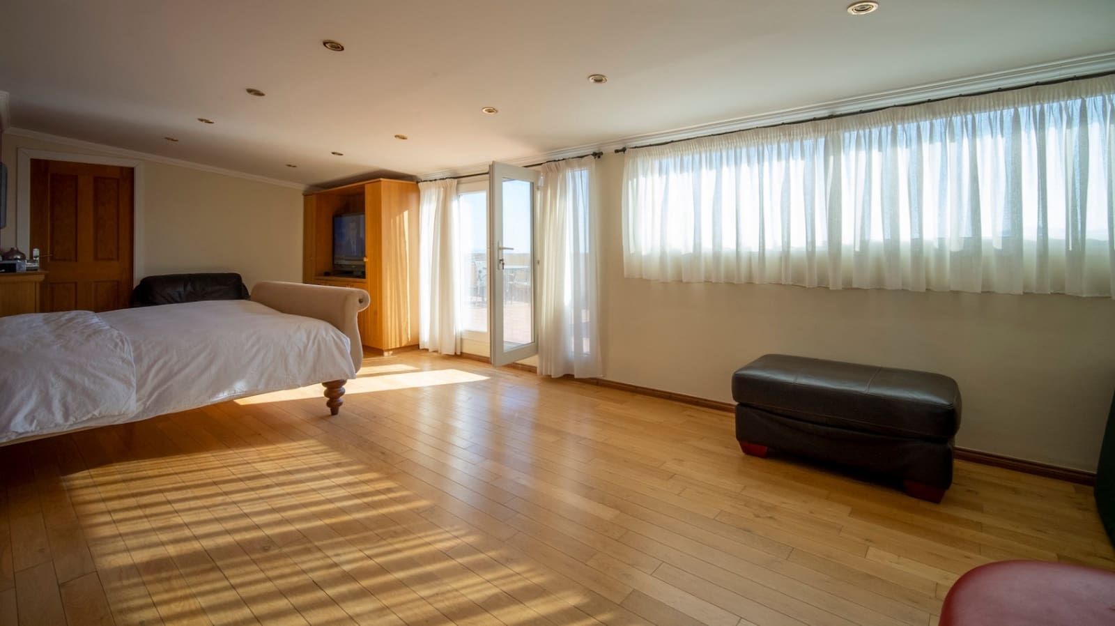 8 bedroom Villa for sale in La Nucia with pool - € 1,250,000 (Ref: 9946504)