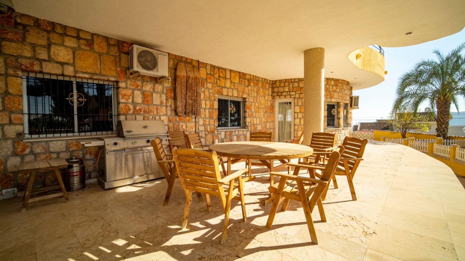 8 bedroom Villa for sale in La Nucia with pool - € 1,250,000 (Ref: 9946504)