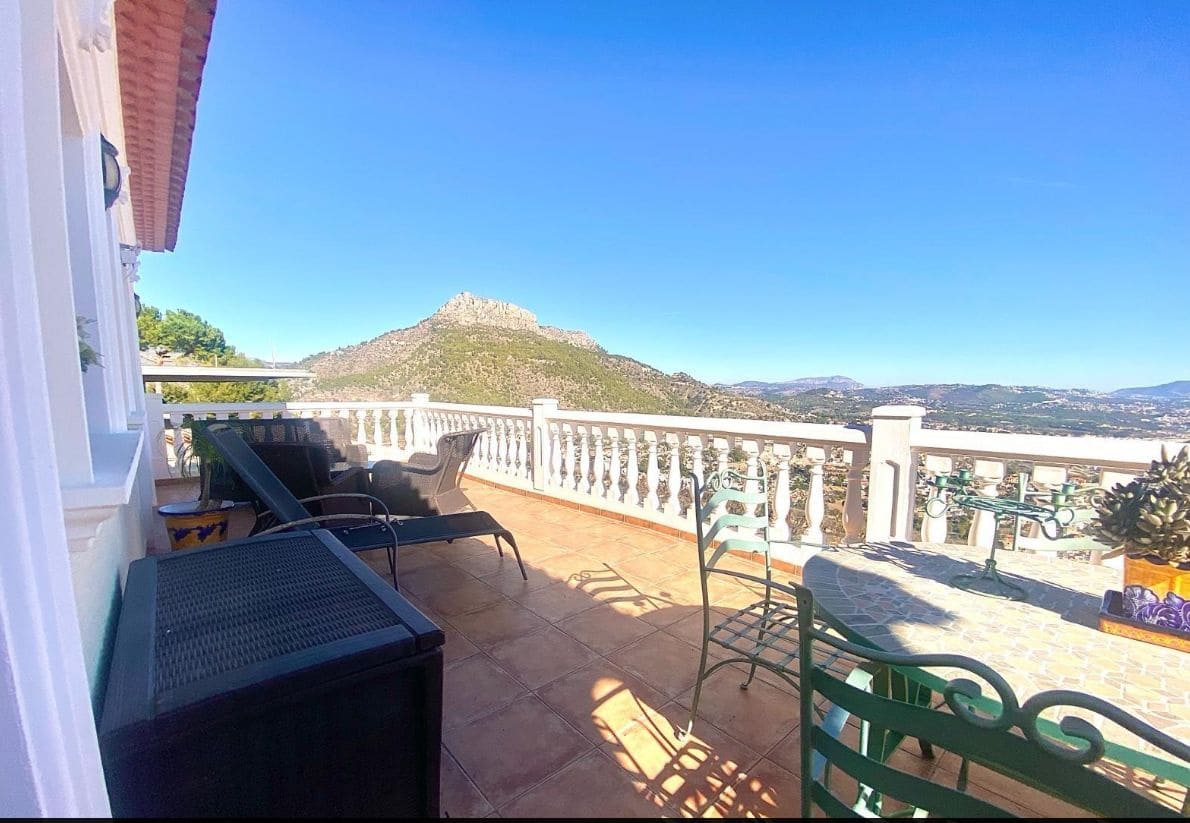 3 soverom Villa til salgs i Calpe / Calp med svømmebasseng - € 699 000 (Ref: 9946507)