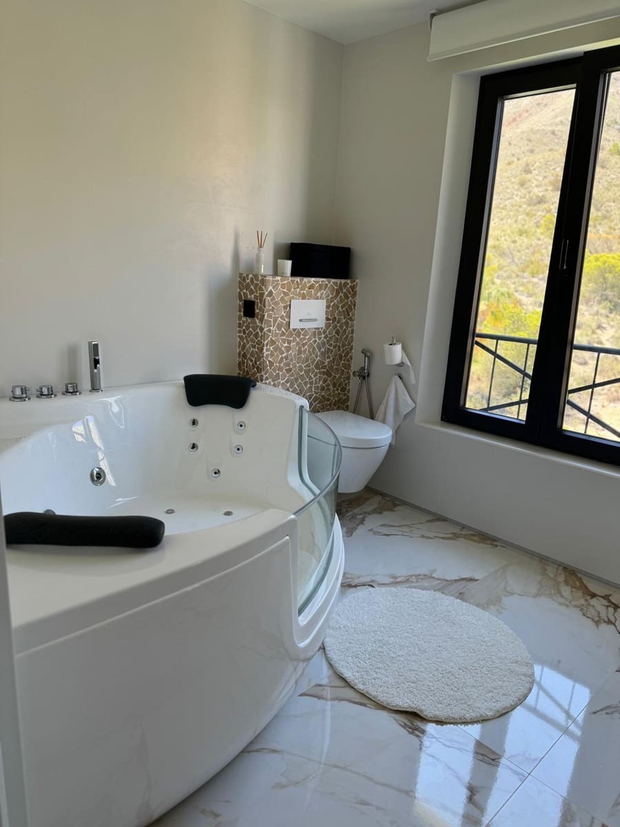 3 soveværelse Villa til salg i Finestrat med swimmingpool - € 1.300.000 (Ref: 9946508)
