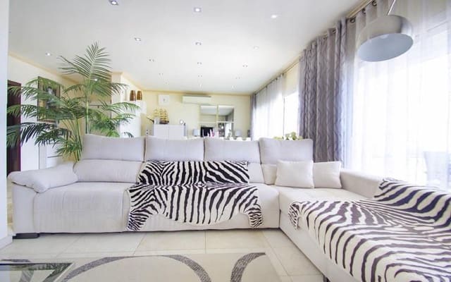 5 bedroom Villa for sale in Calpe / Calp with pool - € 1,350,000 (Ref: 9946511)