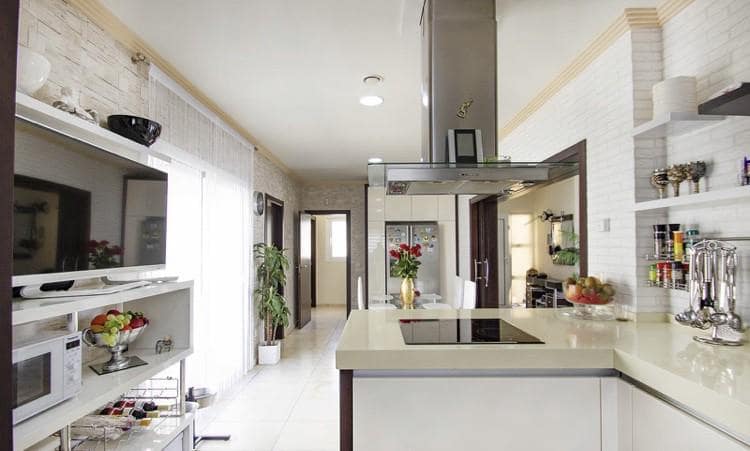 5 bedroom Villa for sale in Calpe / Calp with pool - € 1,350,000 (Ref: 9946511)