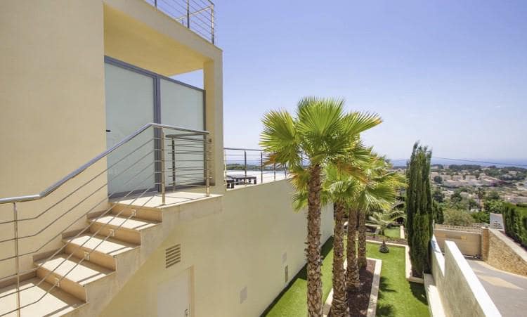 5 bedroom Villa for sale in Calpe / Calp with pool - € 1,350,000 (Ref: 9946511)
