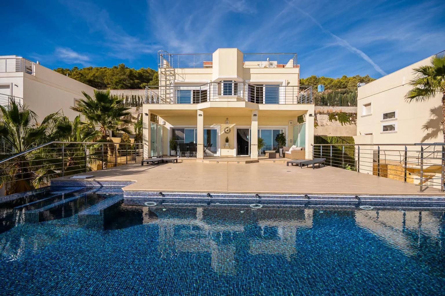 5 bedroom Villa for sale in Calpe / Calp with pool - € 1,350,000 (Ref: 9946511)