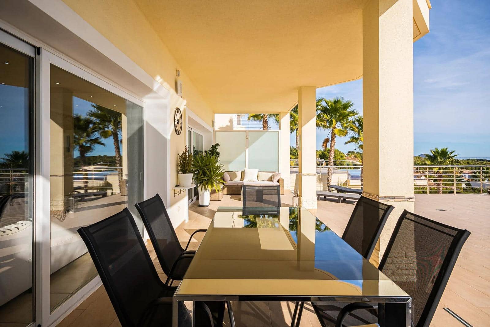 5 bedroom Villa for sale in Calpe / Calp with pool - € 1,350,000 (Ref: 9946511)
