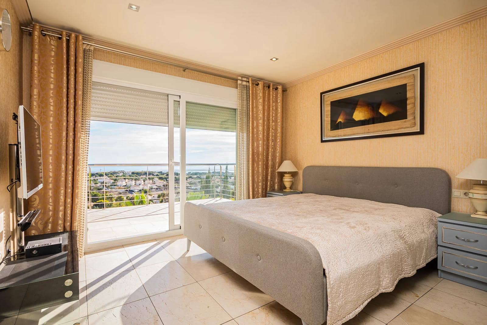 5 bedroom Villa for sale in Calpe / Calp with pool - € 1,350,000 (Ref: 9946511)