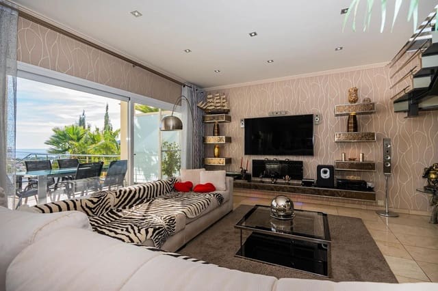 5 bedroom Villa for sale in Calpe / Calp with pool - € 1,350,000 (Ref: 9946511)
