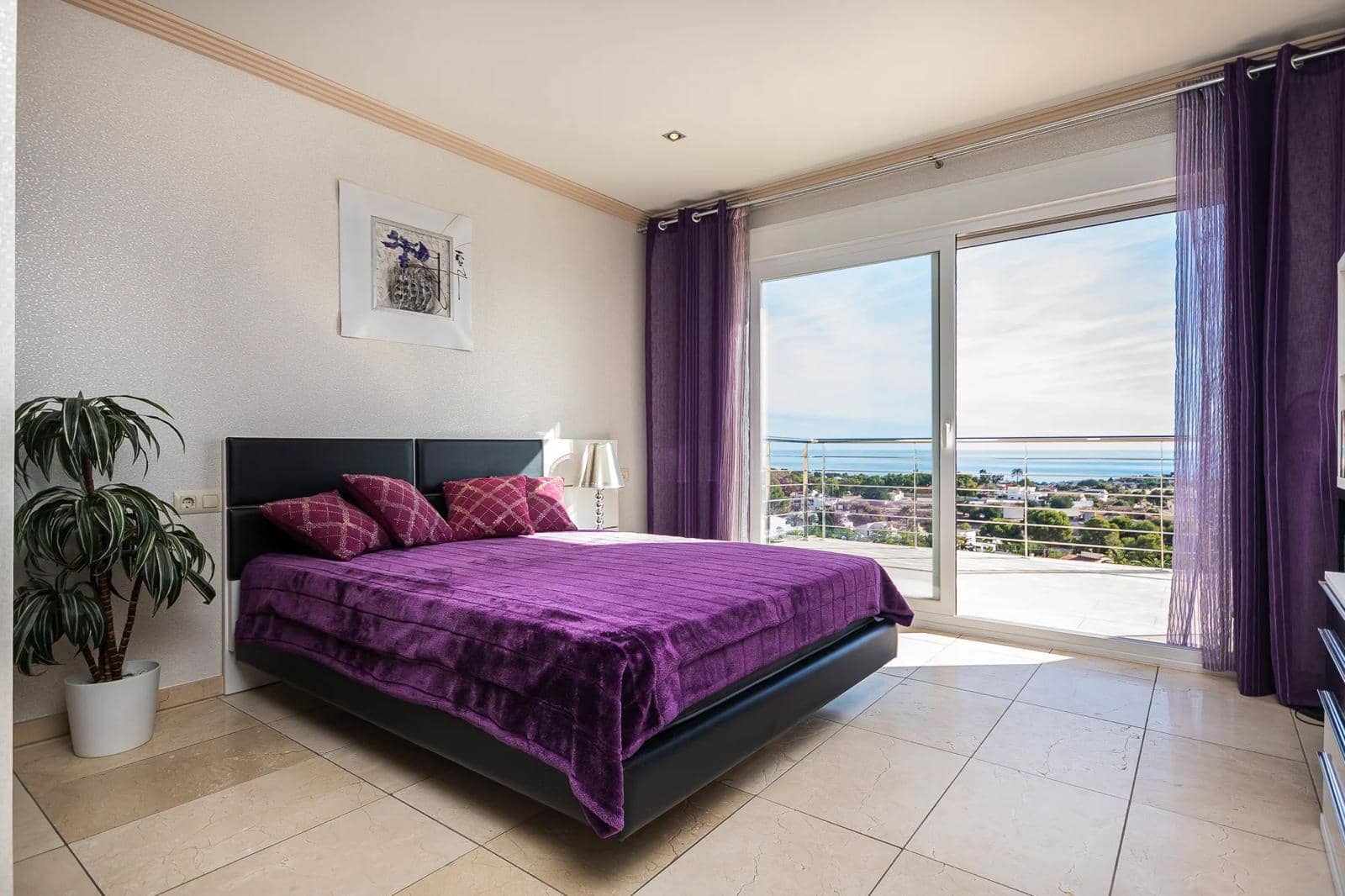 5 bedroom Villa for sale in Calpe / Calp with pool - € 1,350,000 (Ref: 9946511)