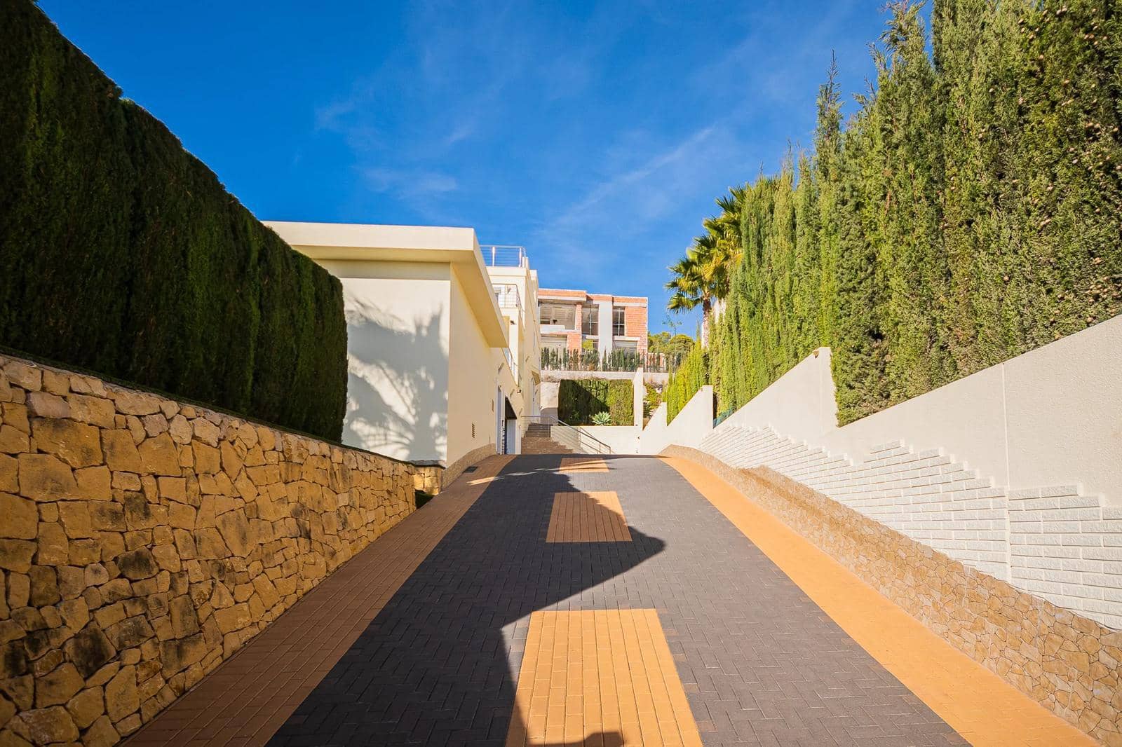 5 bedroom Villa for sale in Calpe / Calp with pool - € 1,350,000 (Ref: 9946511)