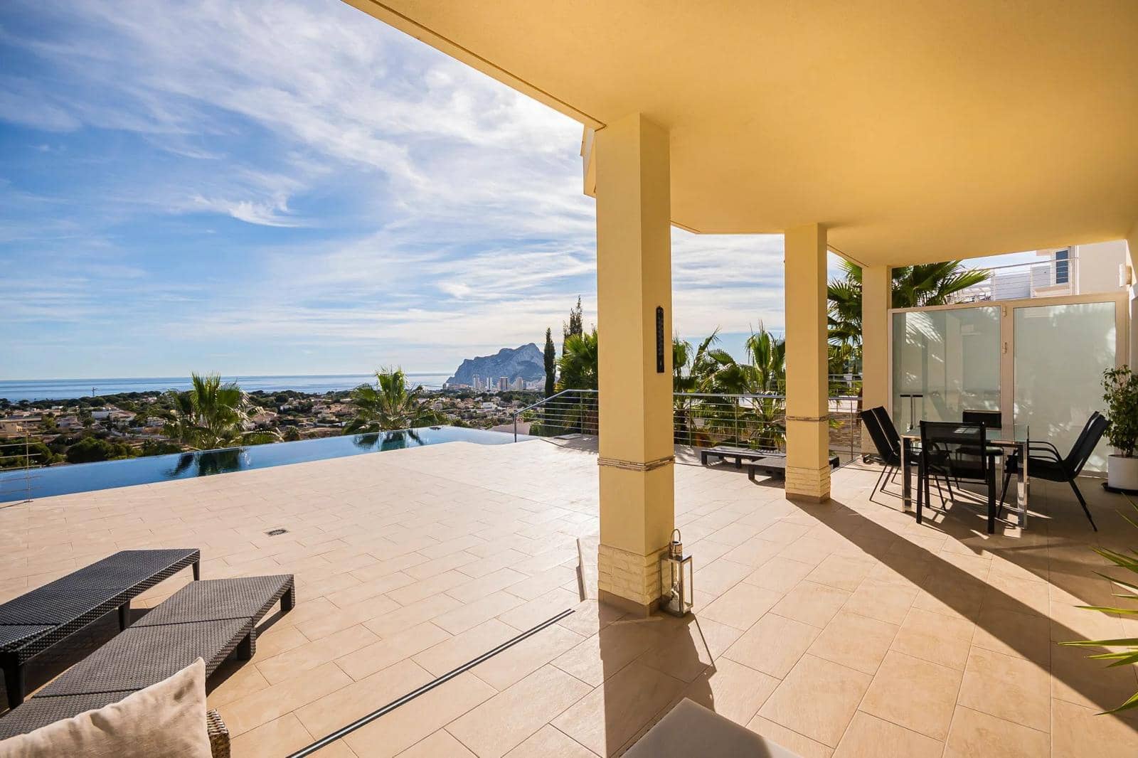 5 bedroom Villa for sale in Calpe / Calp with pool - € 1,350,000 (Ref: 9946511)