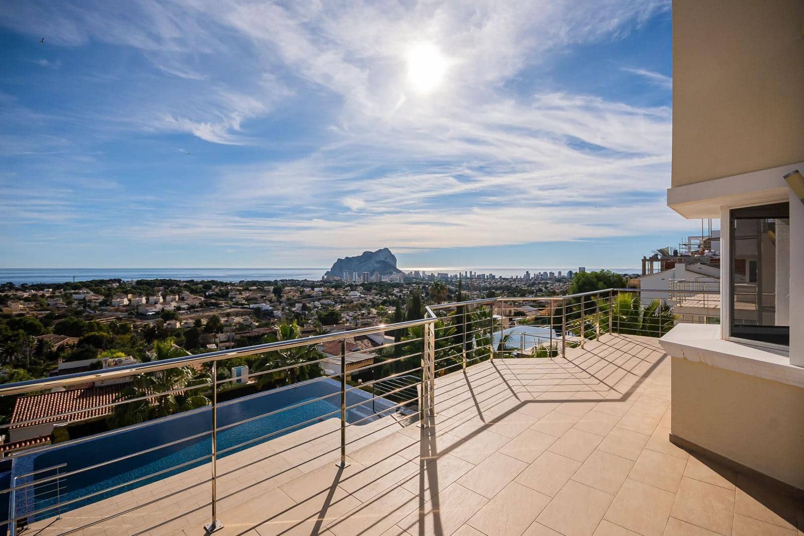 5 bedroom Villa for sale in Calpe / Calp with pool - € 1,350,000 (Ref: 9946511)