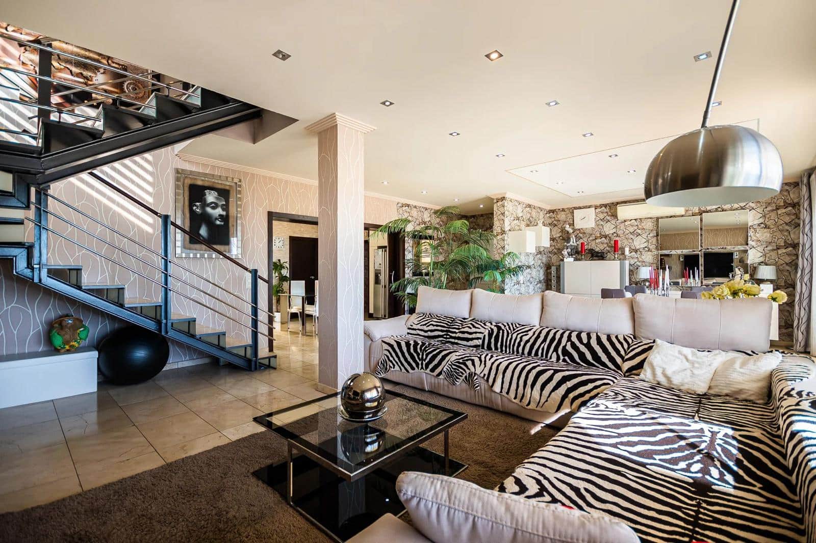 5 bedroom Villa for sale in Calpe / Calp with pool - € 1,350,000 (Ref: 9946511)