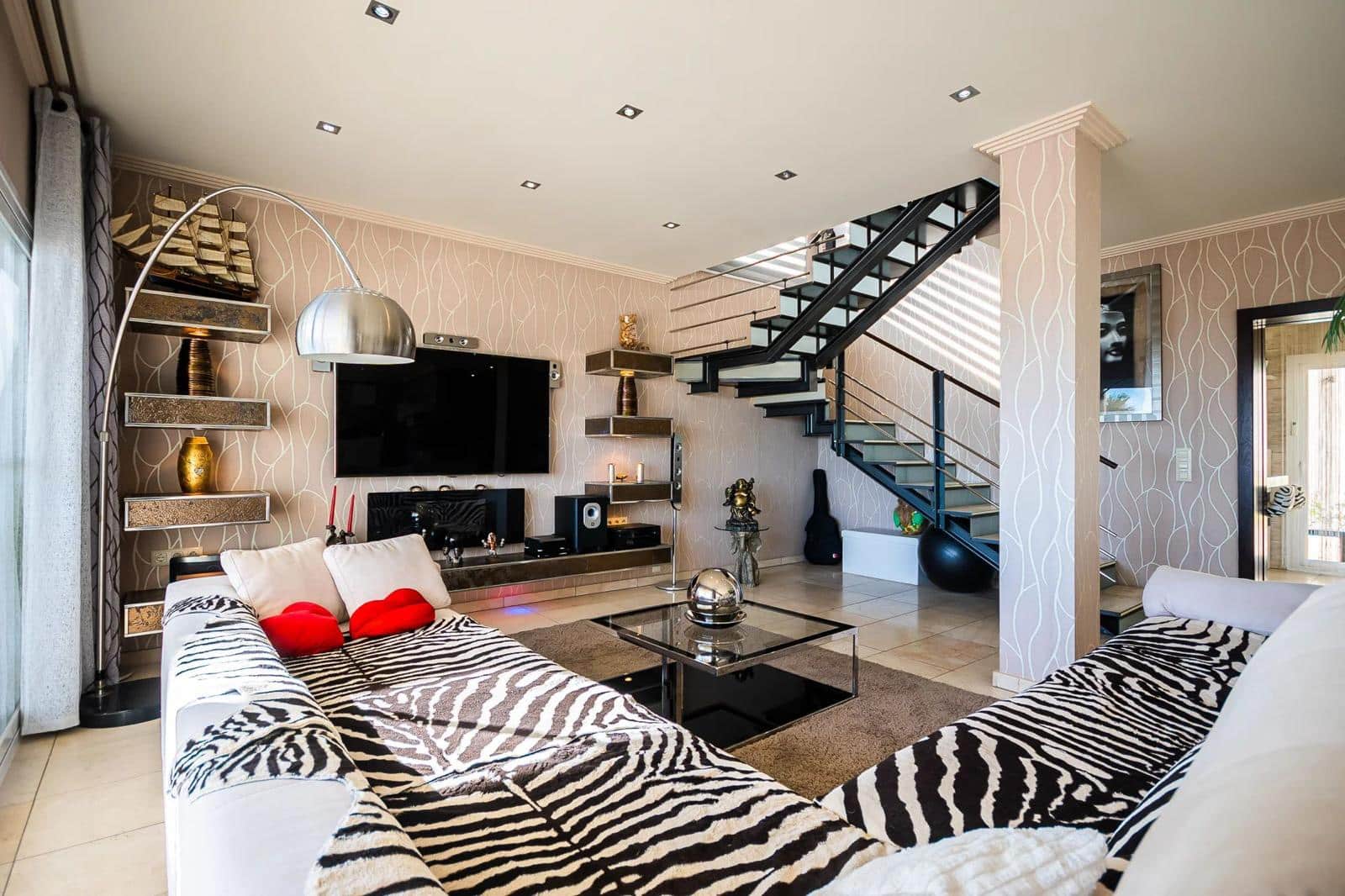 5 bedroom Villa for sale in Calpe / Calp with pool - € 1,350,000 (Ref: 9946511)