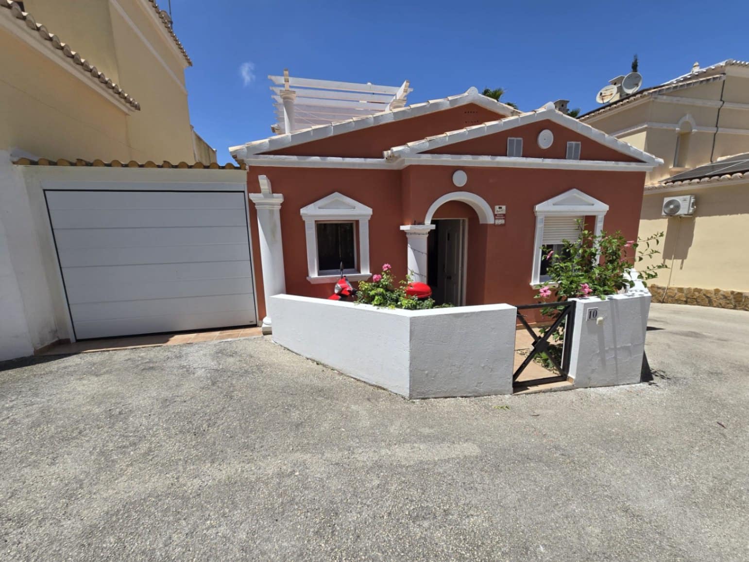 2 slaapkamer Bungalow te koop in Calpe / Calp met zwembad - € 285.000 (Ref: 9946513)