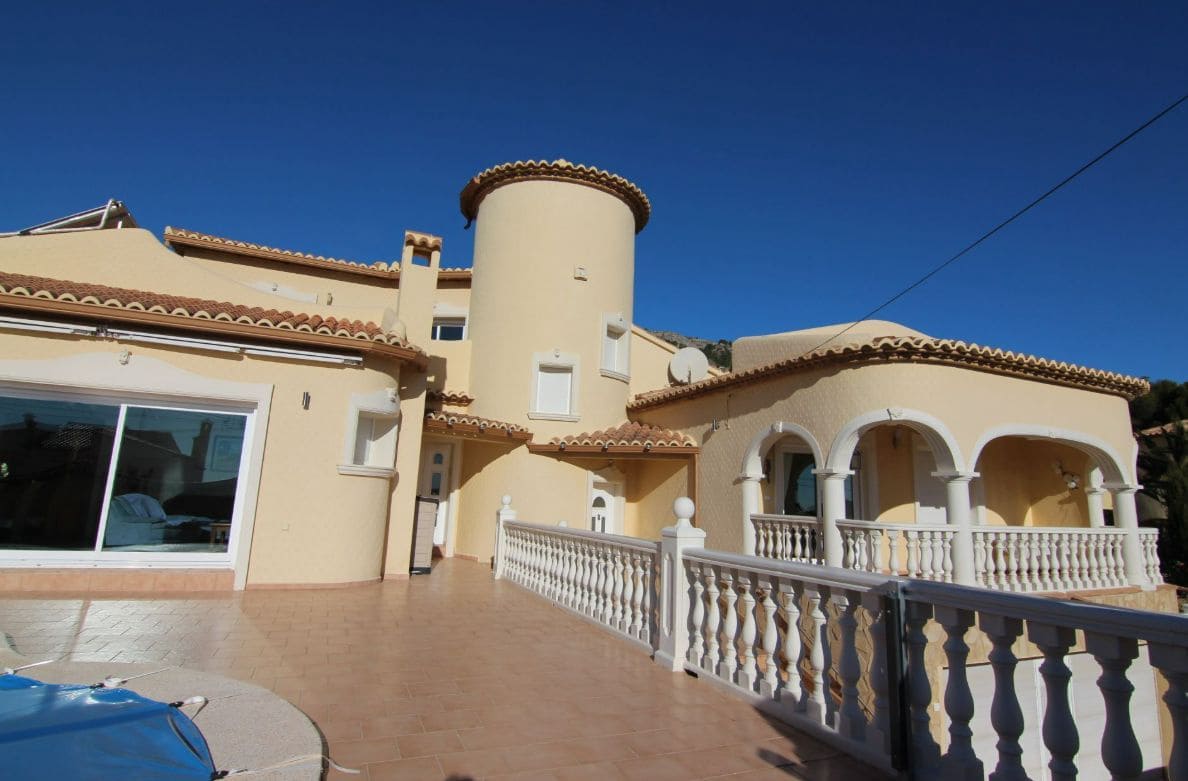 5 Zimmer Villa zu verkaufen in Calpe / Calp mit Pool - 749.000 € (Ref: 9946516)
