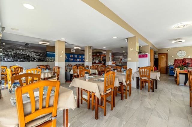 Villa for sale in Calpe / Calp with pool - € 850,000 (Ref: 9946531)