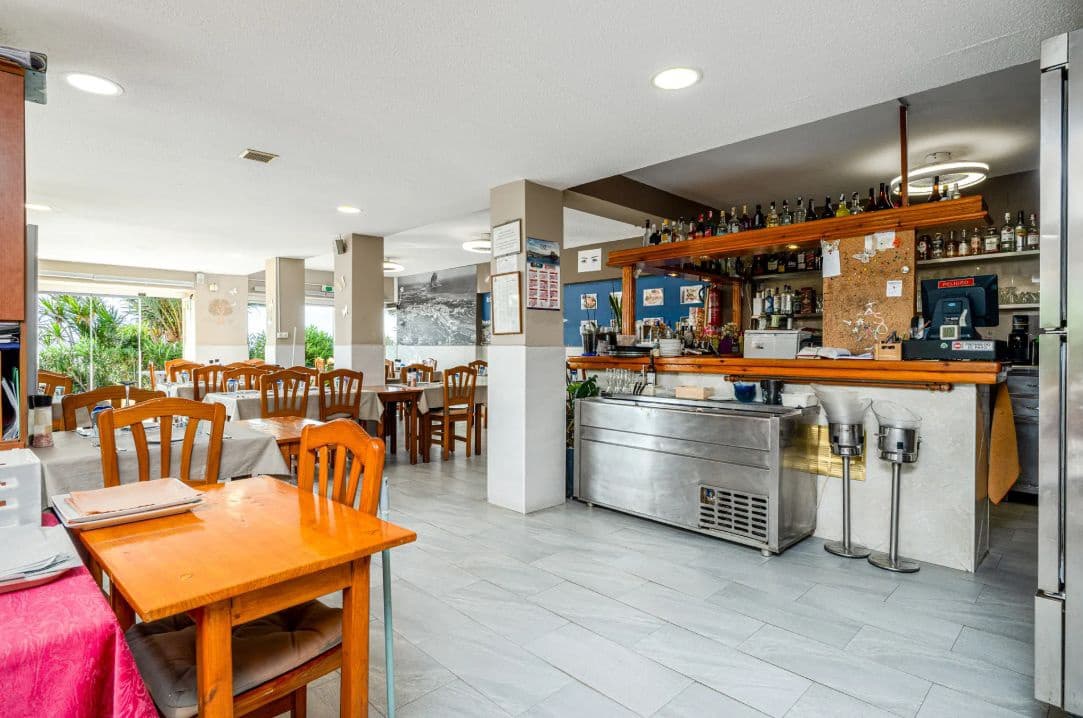 Villa for sale in Calpe / Calp with pool - € 850,000 (Ref: 9946531)