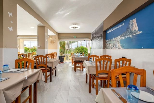 Villa for sale in Calpe / Calp with pool - € 850,000 (Ref: 9946531)