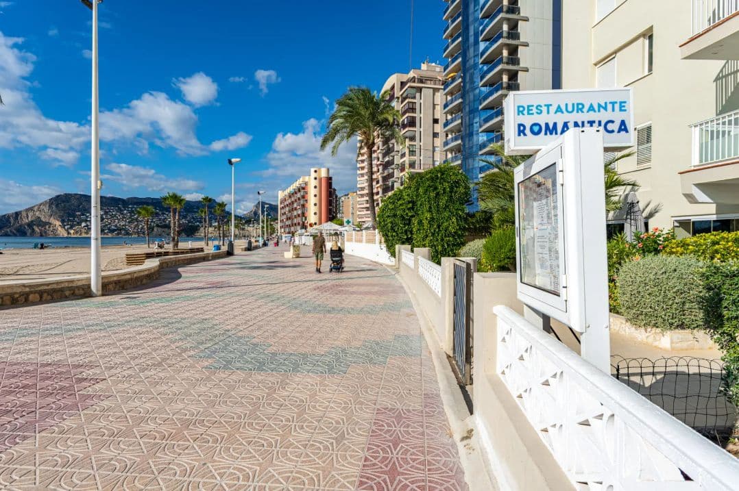Villa for sale in Calpe / Calp with pool - € 850,000 (Ref: 9946531)
