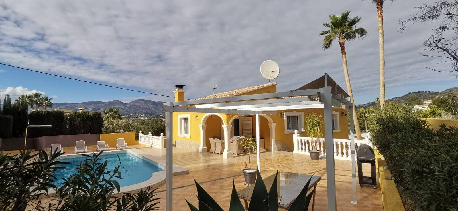 4 soveværelse Villa til salg i Calpe / Calp med swimmingpool - € 595.000 (Ref: 9946533)