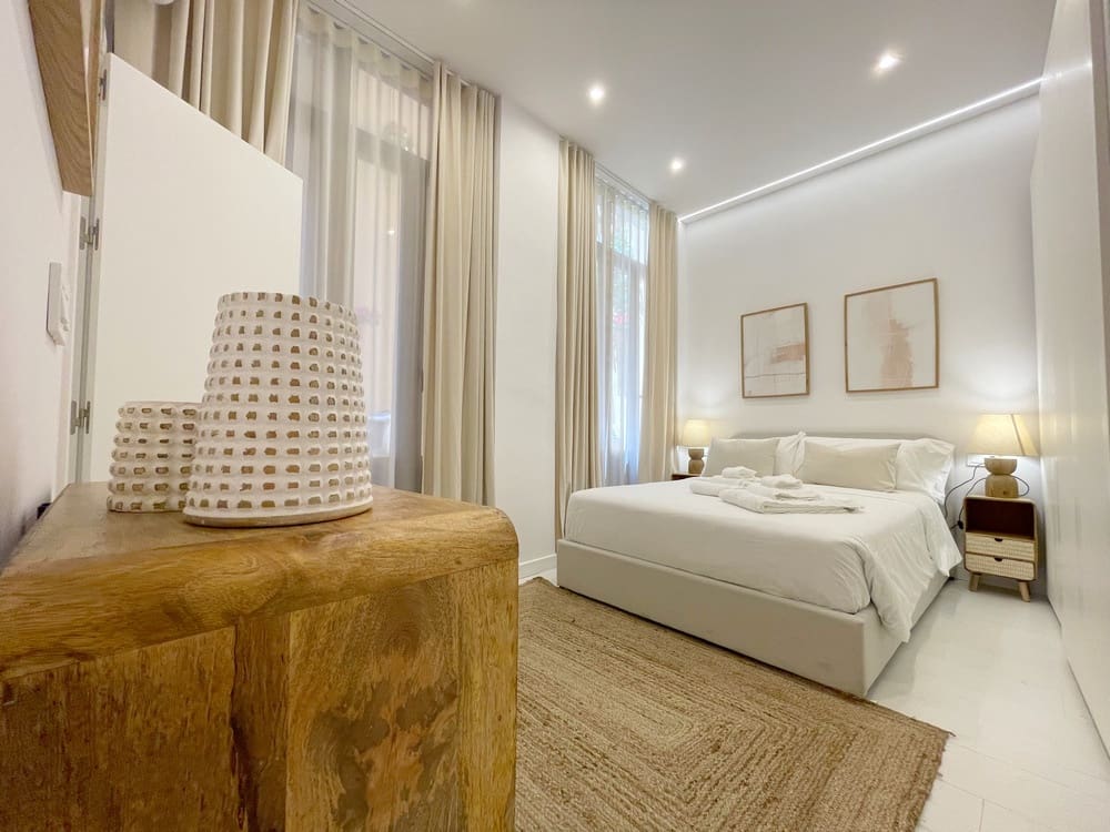 3 bedroom Flat for sale in Malaga city - € 686,000 (Ref: 9626190)