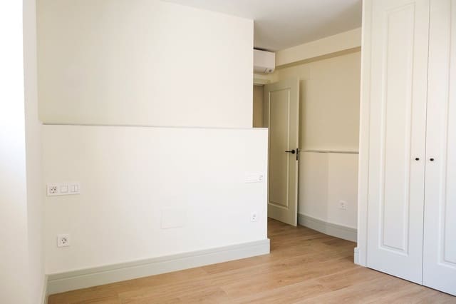 2 makuuhuone Kattohuoneisto myytävänä paikassa La Malagueta, Málaga kaupunki - 880 000 € (Ref: 9626195)