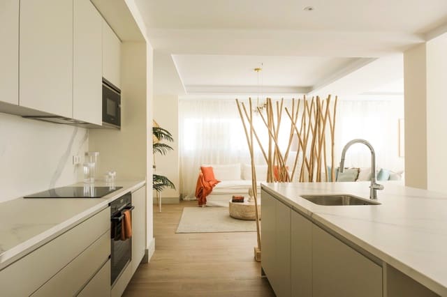 3 bedroom Flat for sale in La Malagueta, Málaga city with garage - € 1,190,000 (Ref: 9626221)