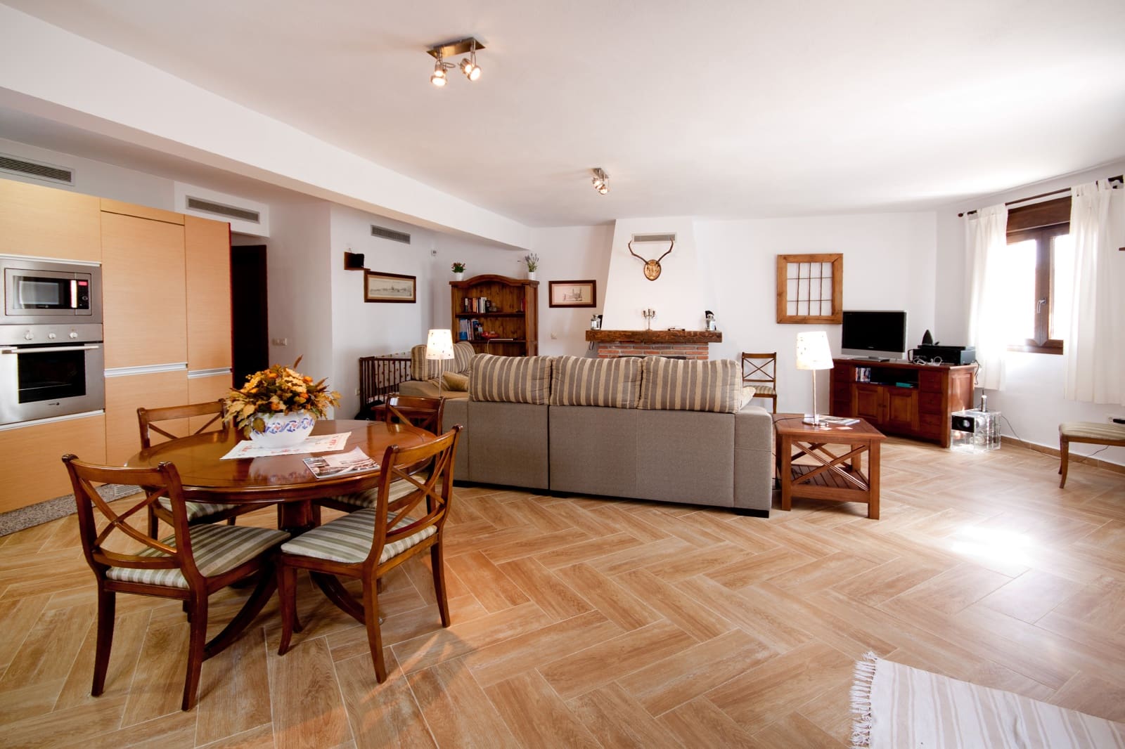 2 sypialnia Finka/Dom wiejski do wynajęcia w Alora z basenem garażem - 1 500 € (Ref: 9819516)