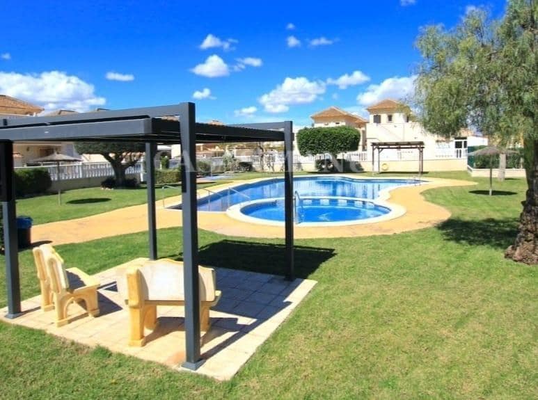 3 bedroom Villa for sale in Algorfa with pool - € 199,000 (Ref: 10051859)