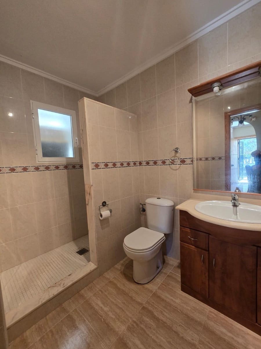 3 bedroom Villa for sale in Algorfa with pool - € 199,000 (Ref: 10051859)