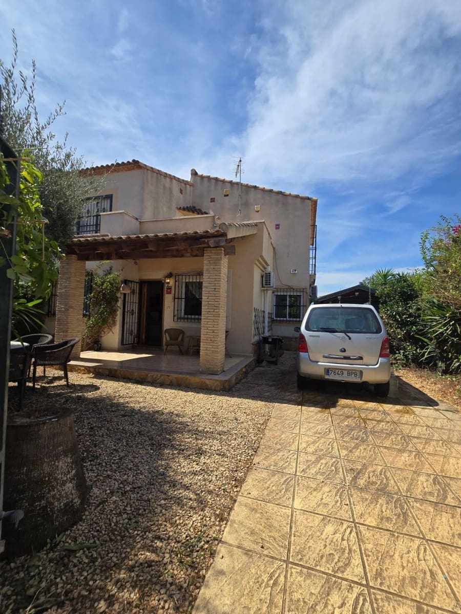 3 bedroom Villa for sale in Algorfa with pool - € 199,000 (Ref: 10051859)