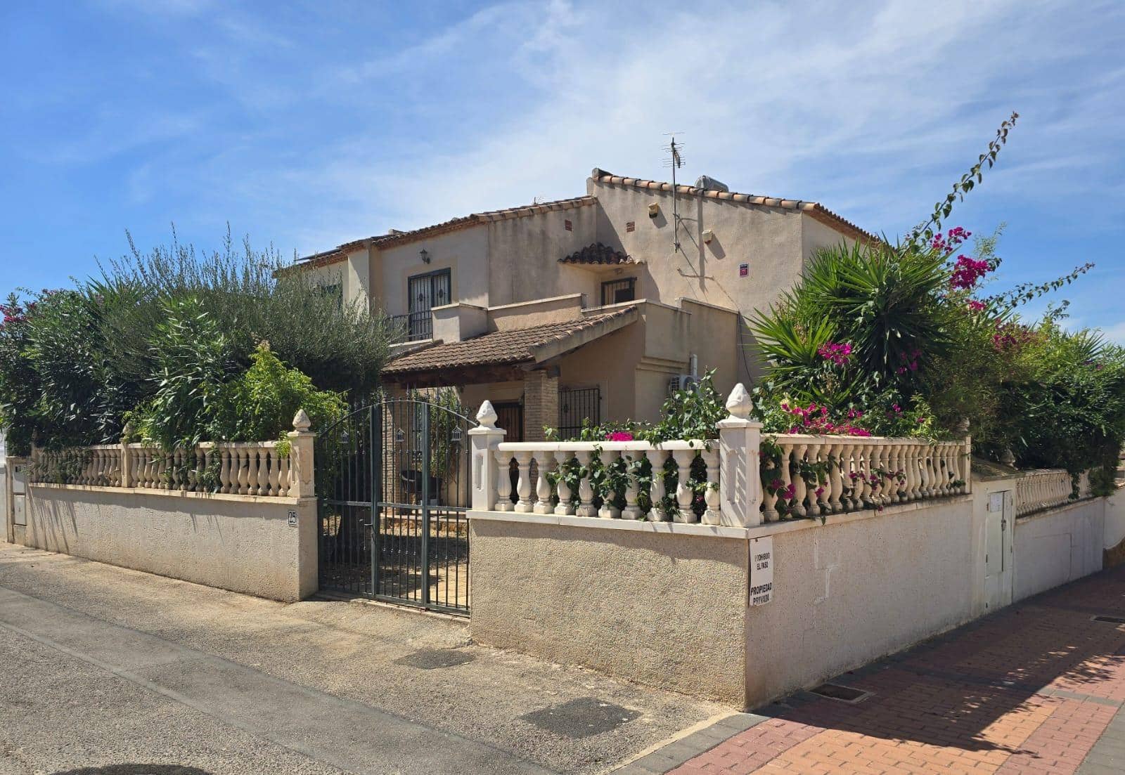3 bedroom Villa for sale in Algorfa with pool - € 199,000 (Ref: 10051859)