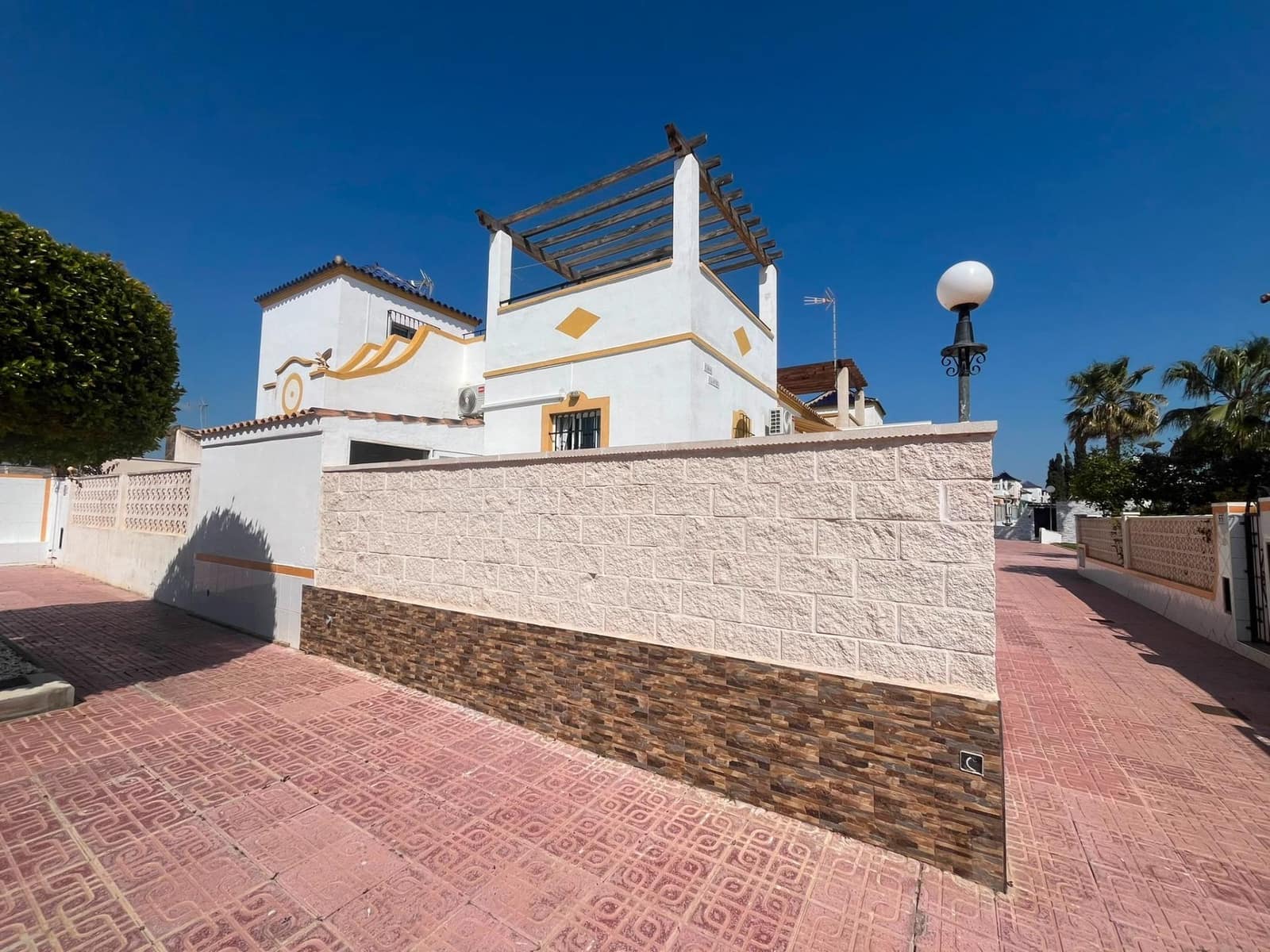 2 Zimmer Doppelhaus zu verkaufen in La Siesta mit Pool - 165.000 € (Ref: 10174028)