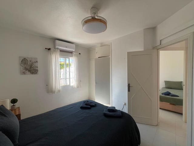 2 quarto Moradia Geminada para venda em La Siesta, Torrevieja com piscina - 165 000 € (Ref: 10174028)