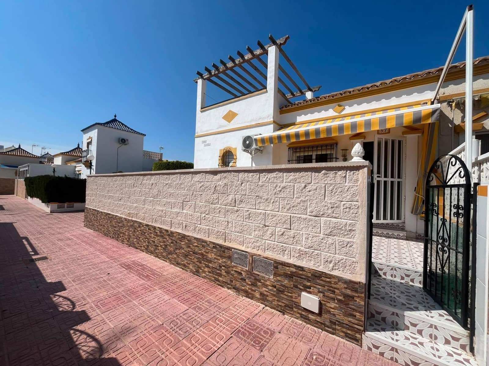2 Zimmer Doppelhaus zu verkaufen in La Siesta mit Pool - 165.000 € (Ref: 10174028)