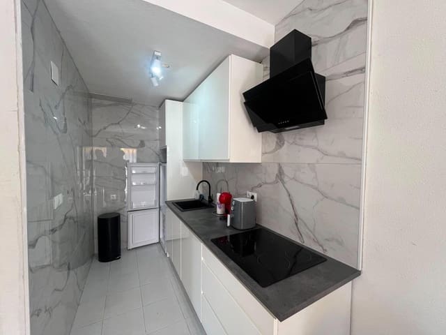 2 quarto Moradia Geminada para venda em La Siesta, Torrevieja com piscina - 165 000 € (Ref: 10174028)