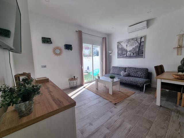 2 bedroom Villa for rent in Torrevieja with pool - € 900 (Ref: 9671155)