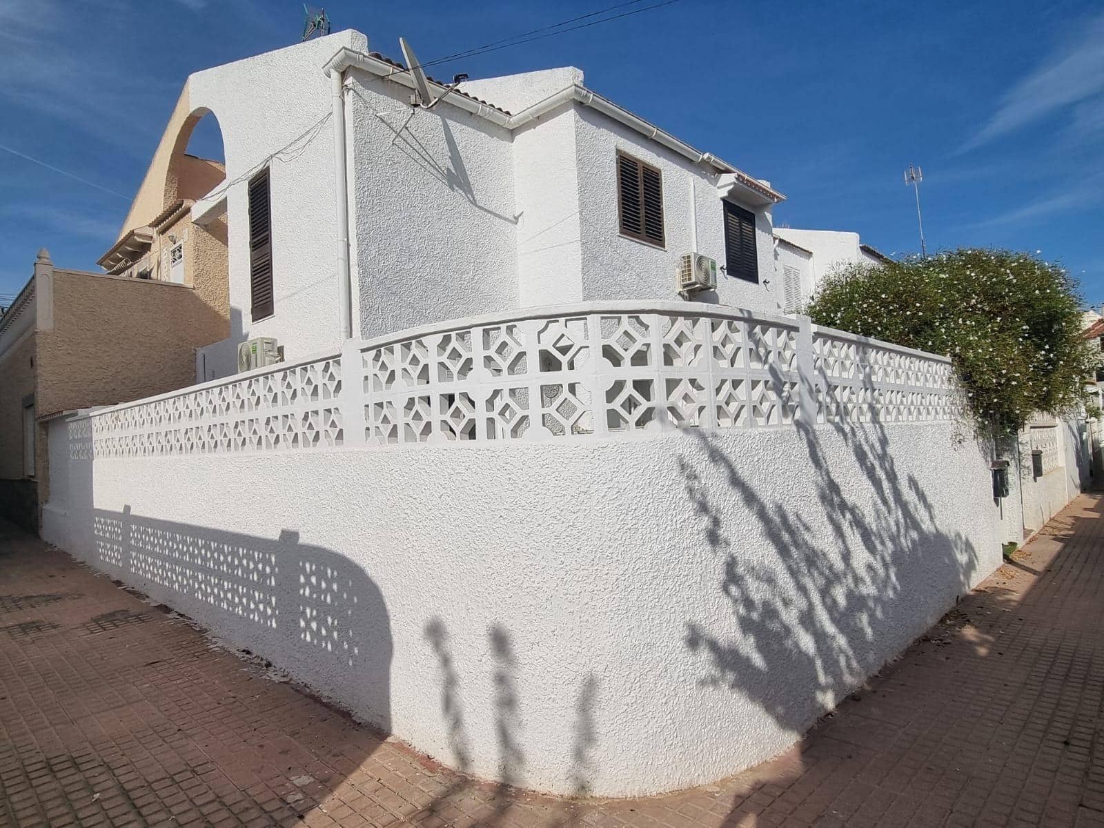 2 bedroom Villa for rent in Torrevieja with pool - € 900 (Ref: 9671155)