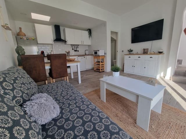 2 bedroom Villa for rent in Torrevieja with pool - € 900 (Ref: 9671155)