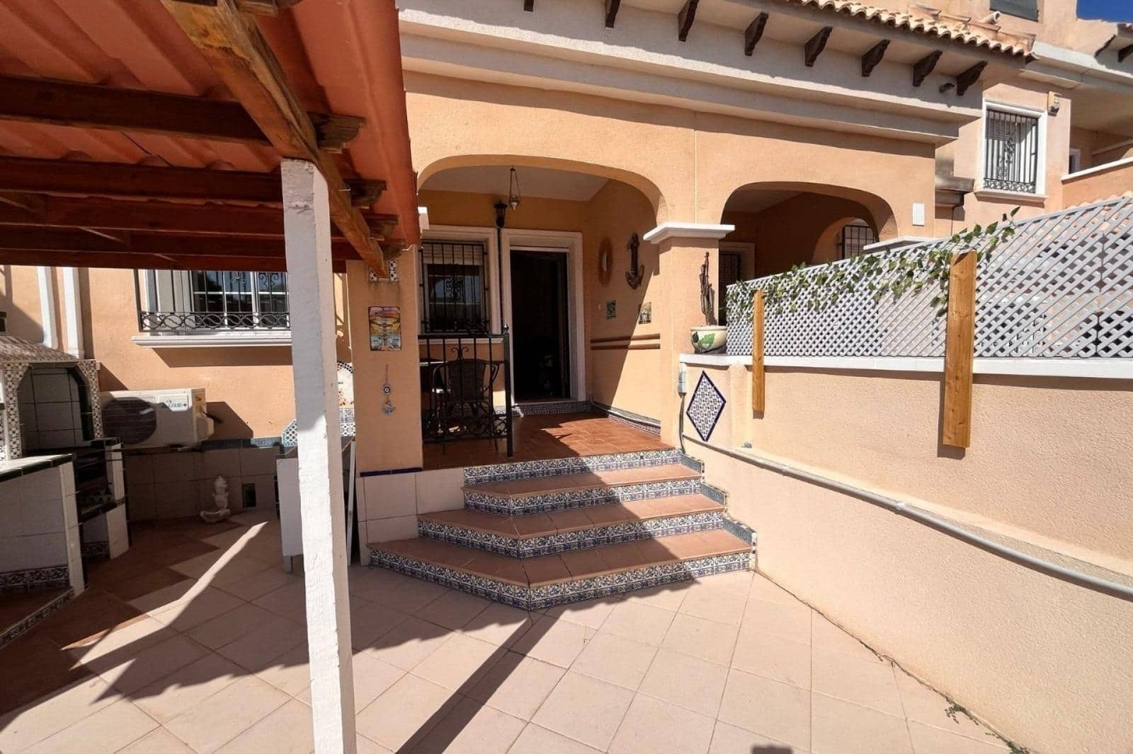 3 quarto Moradia em Banda para venda em Orihuela Costa com piscina - 245 000 € (Ref: 9773097)