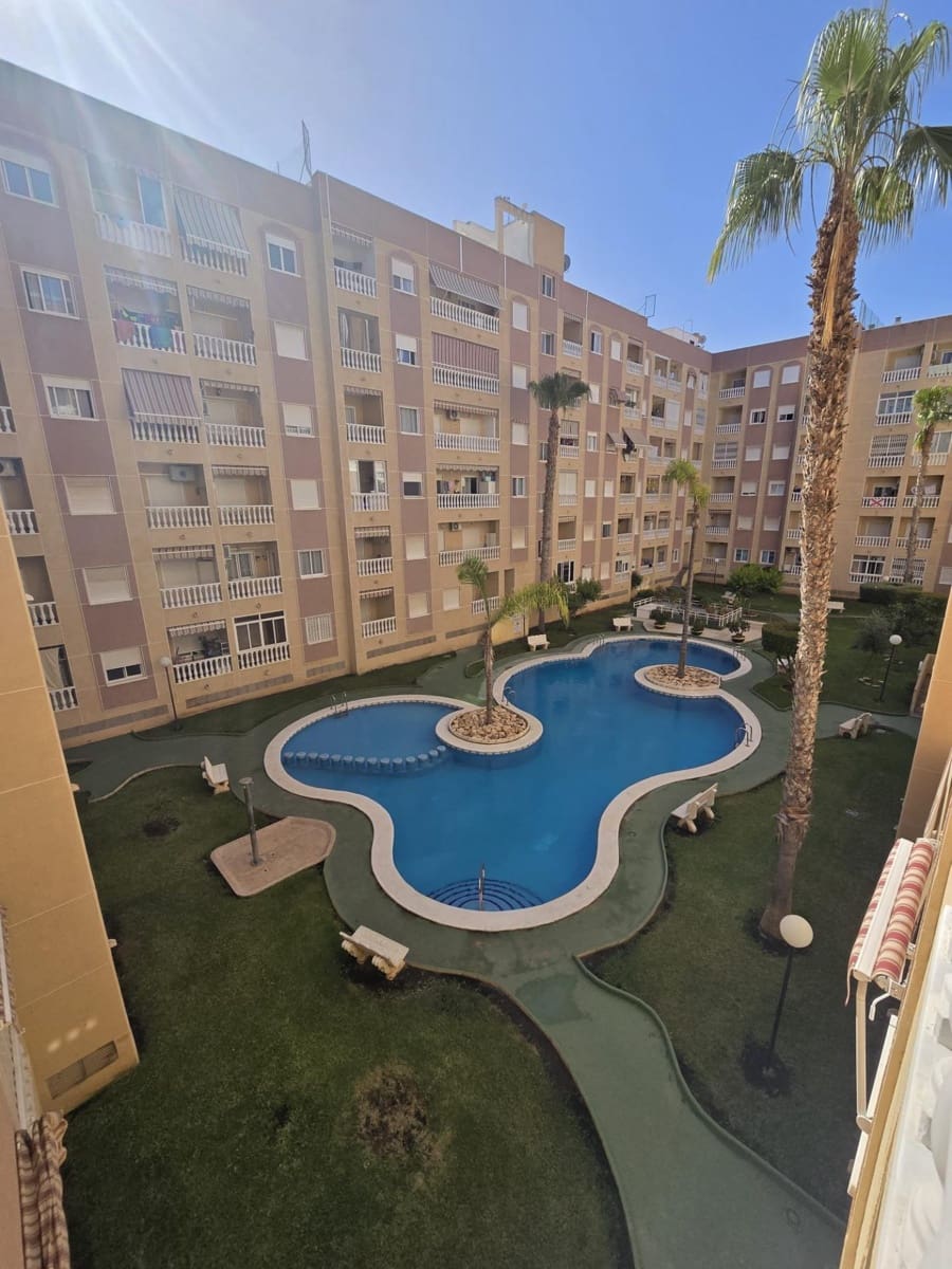 1 bedroom Studio for sale in Torrevieja with pool - € 104,900 (Ref: 9903977)