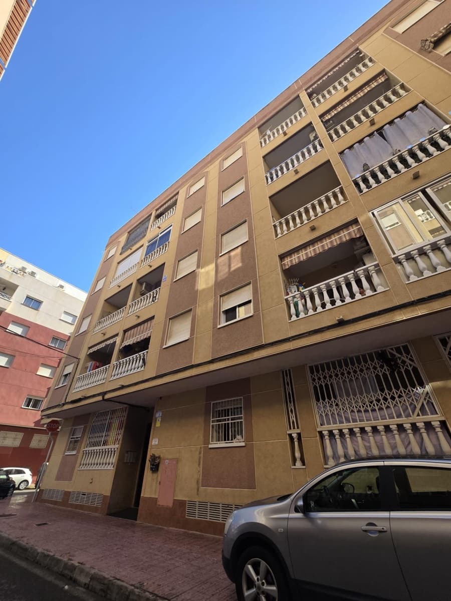1 bedroom Studio for sale in Torrevieja with pool - € 104,900 (Ref: 9903977)