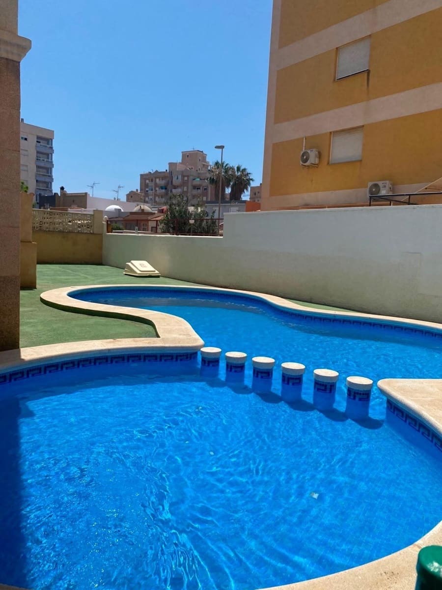 Huoneisto myytävänä paikassa Torrevieja mukana uima-altaan - 132 500 € (Ref: 9995807)