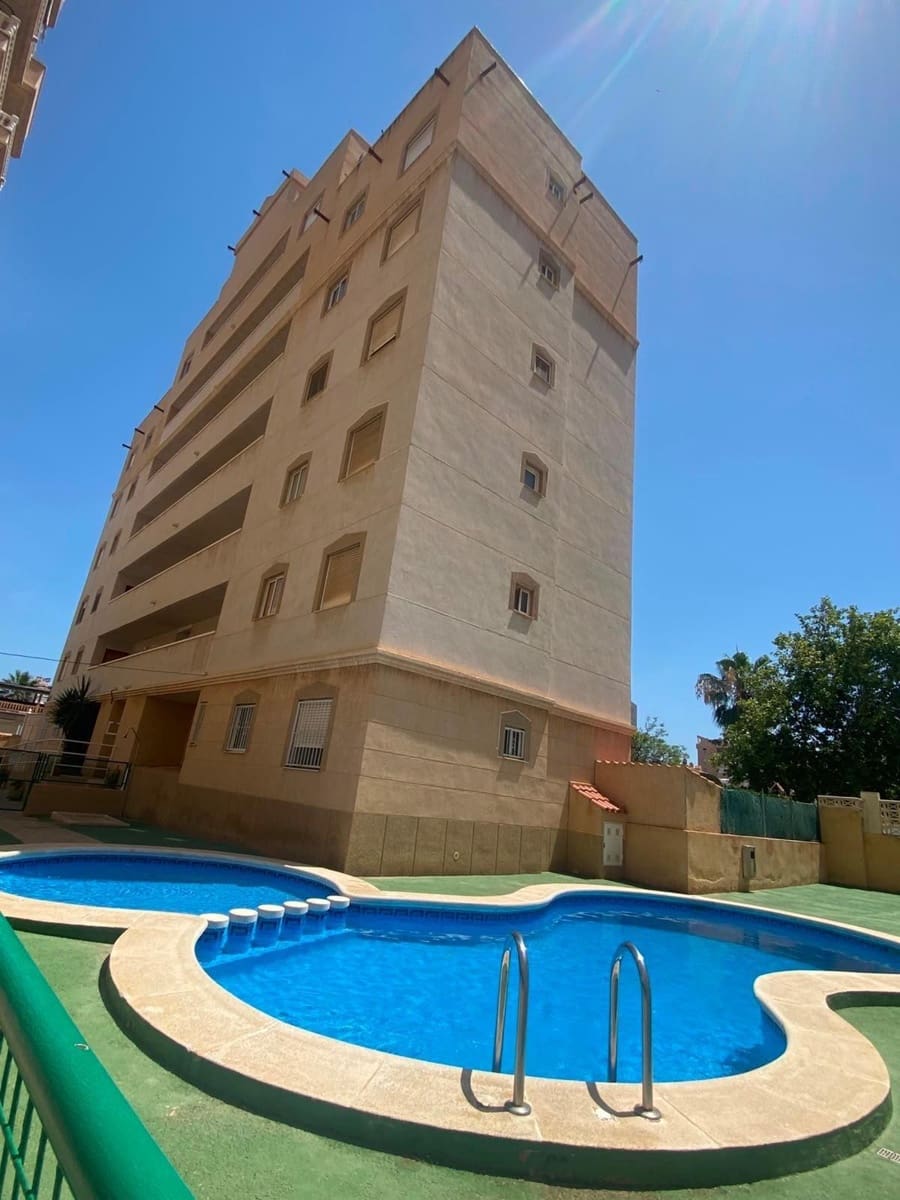 Huoneisto myytävänä paikassa Torrevieja mukana uima-altaan - 132 500 € (Ref: 9995807)