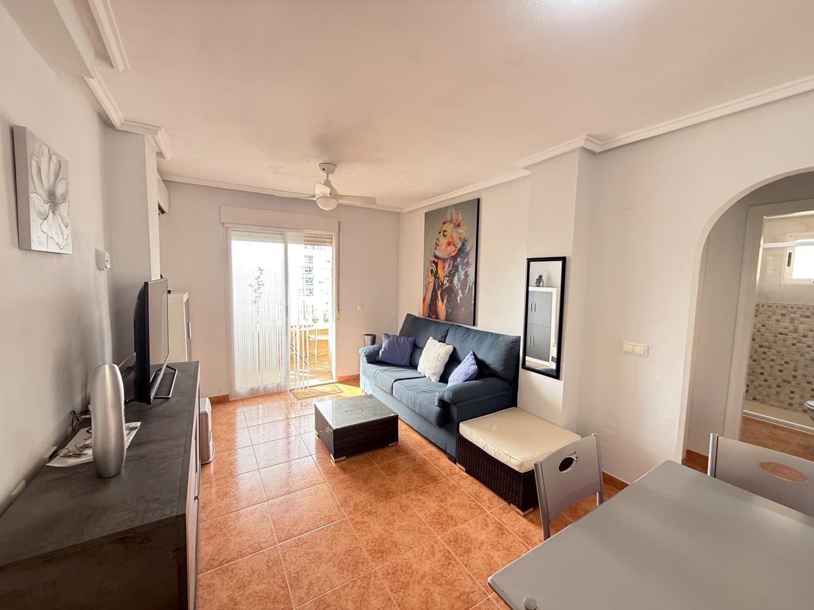 Huoneisto myytävänä paikassa Torrevieja mukana uima-altaan - 132 500 € (Ref: 9995807)
