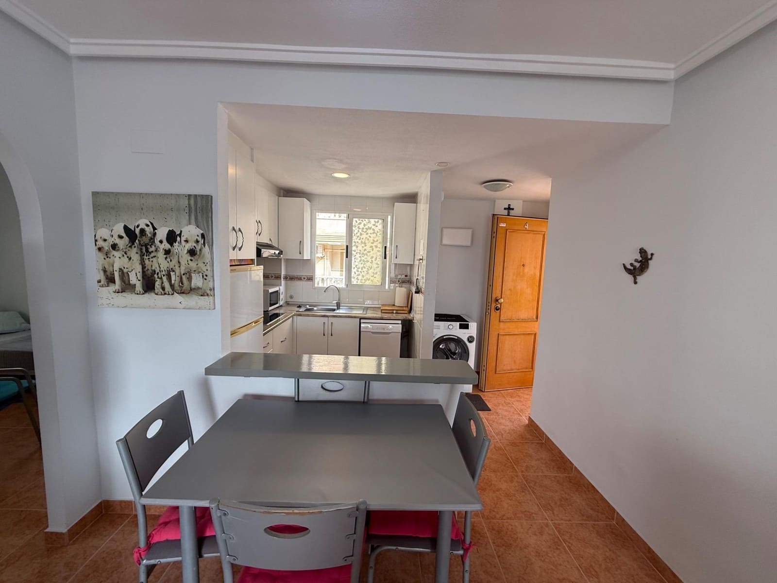 Huoneisto myytävänä paikassa Torrevieja mukana uima-altaan - 132 500 € (Ref: 9995807)