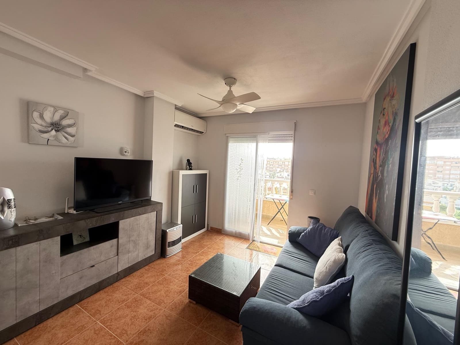 Huoneisto myytävänä paikassa Torrevieja mukana uima-altaan - 132 500 € (Ref: 9995807)