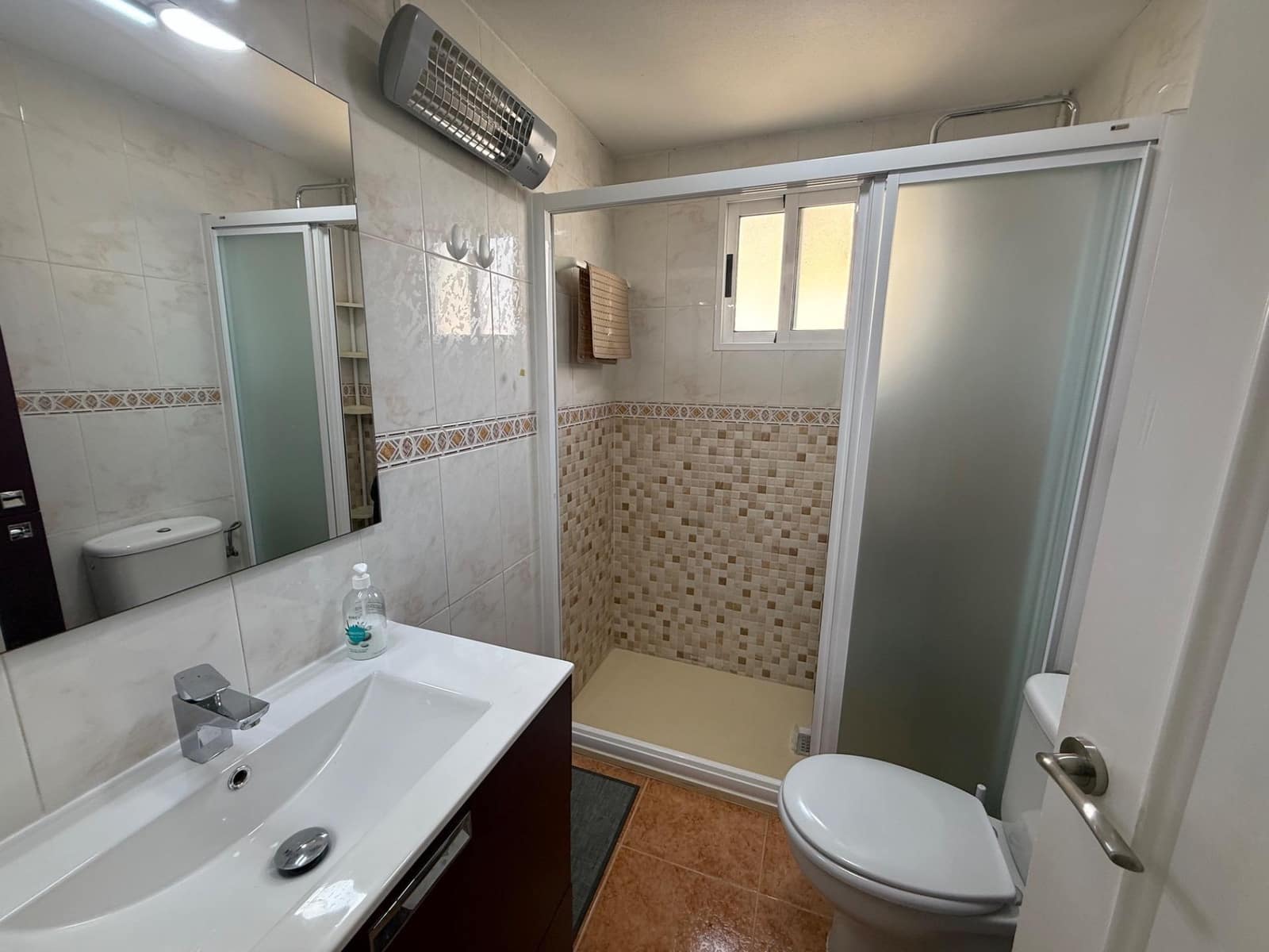 Huoneisto myytävänä paikassa Torrevieja mukana uima-altaan - 132 500 € (Ref: 9995807)