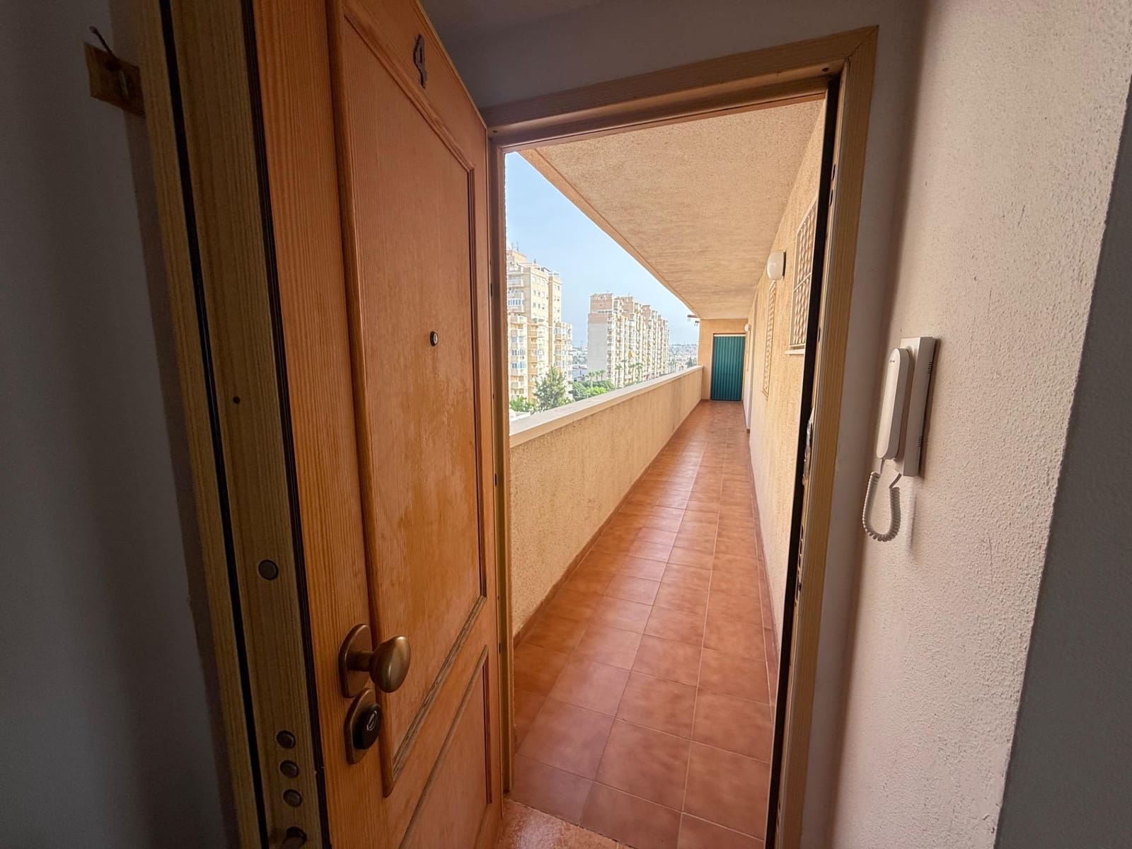 Huoneisto myytävänä paikassa Torrevieja mukana uima-altaan - 132 500 € (Ref: 9995807)