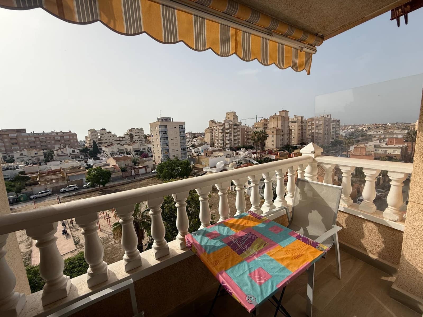 Huoneisto myytävänä paikassa Torrevieja mukana uima-altaan - 132 500 € (Ref: 9995807)